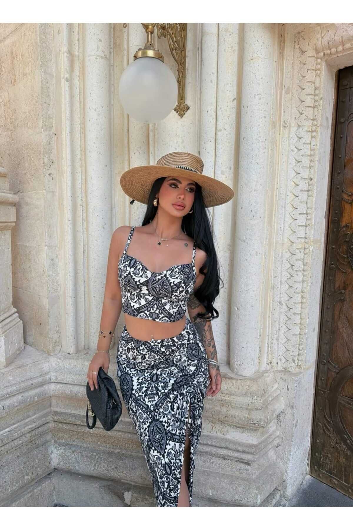 Çini Desenli Crop ve Yırtmaçlı Etek Takım M - Siyah