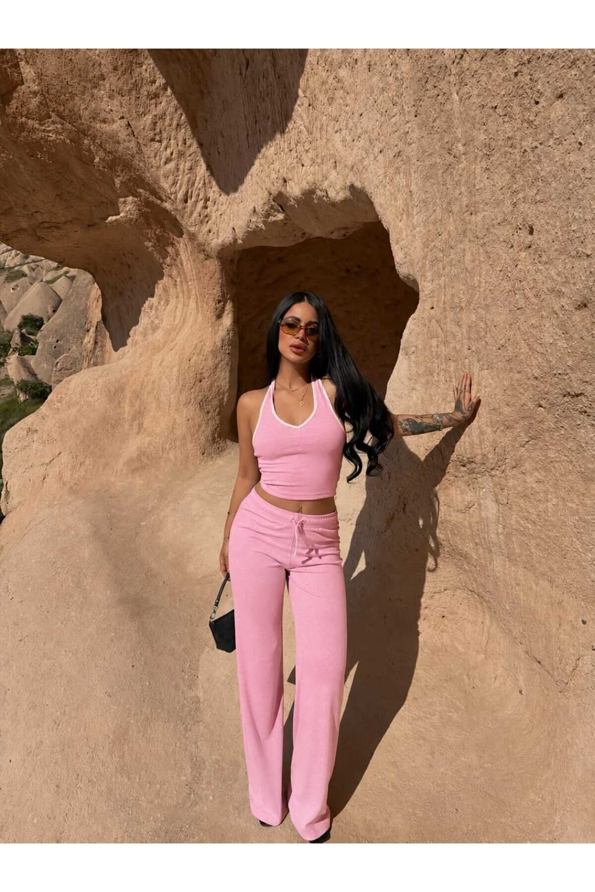 Sırt Dekolteli Biyeli Bluz ve Bol Paça Pantolon Takım M - Pembe