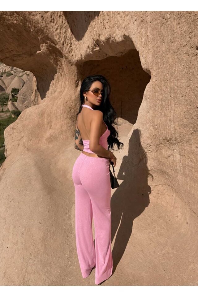 Sırt Dekolteli Biyeli Bluz ve Bol Paça Pantolon Takım M - Pembe