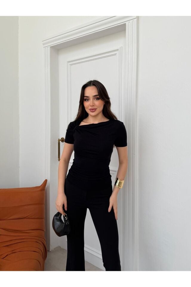 Asimetrik Yaka Drape ve Büzgü Detaylı Bluz L - Siyah