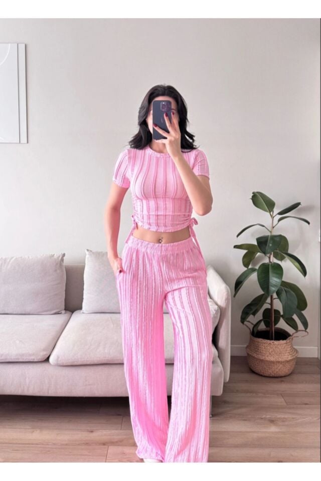 Bisiklet Yaka Bluz ve Fırfır Detaylı Gagari Takım S - Pembe