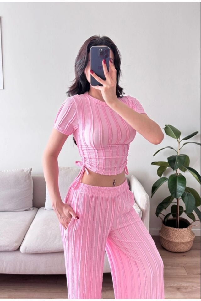 Bisiklet Yaka Bluz ve Fırfır Detaylı Gagari Takım S - Pembe