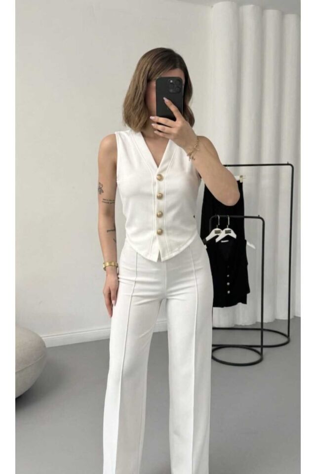 Gold Düğmeli Yelek ve Bol Paça Pantolon Takım S - Beyaz