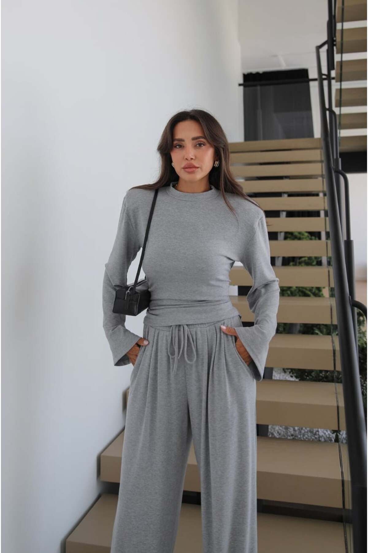 Bel Bağlamalı Büzgülü Bluz ve Bol Paça Pantolon Takım
